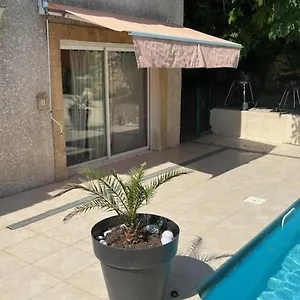 https://lappartement-du-micocoulier.fr-provencehotel.com